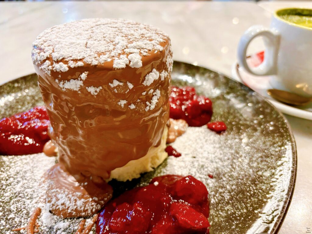 Pancake with chocolate sauce