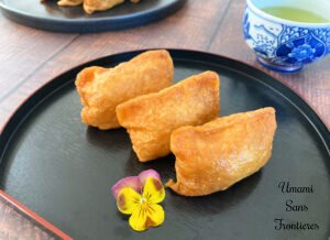 3 pieces of Inari Sushi flower Green tea