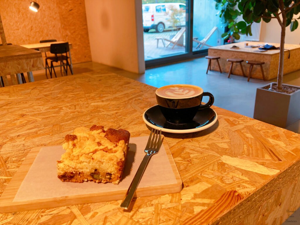 cappuccino prune kuchen